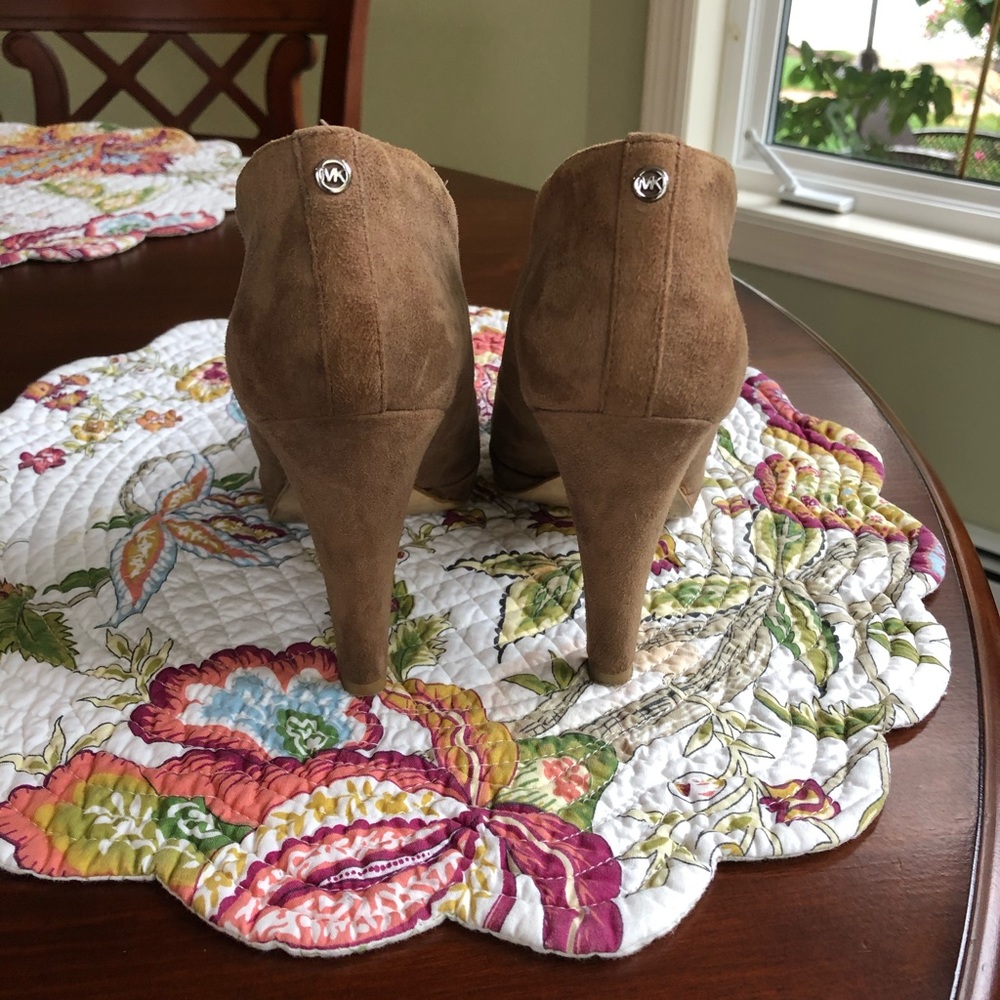 Shoes - Picture 3 of 3